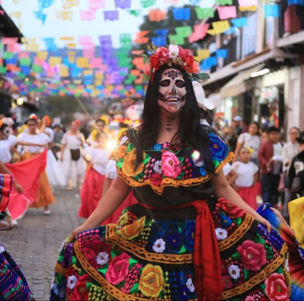 Se viste Valle de Bravo de tradición y colores con su XXII Edición del Festival de las Almas