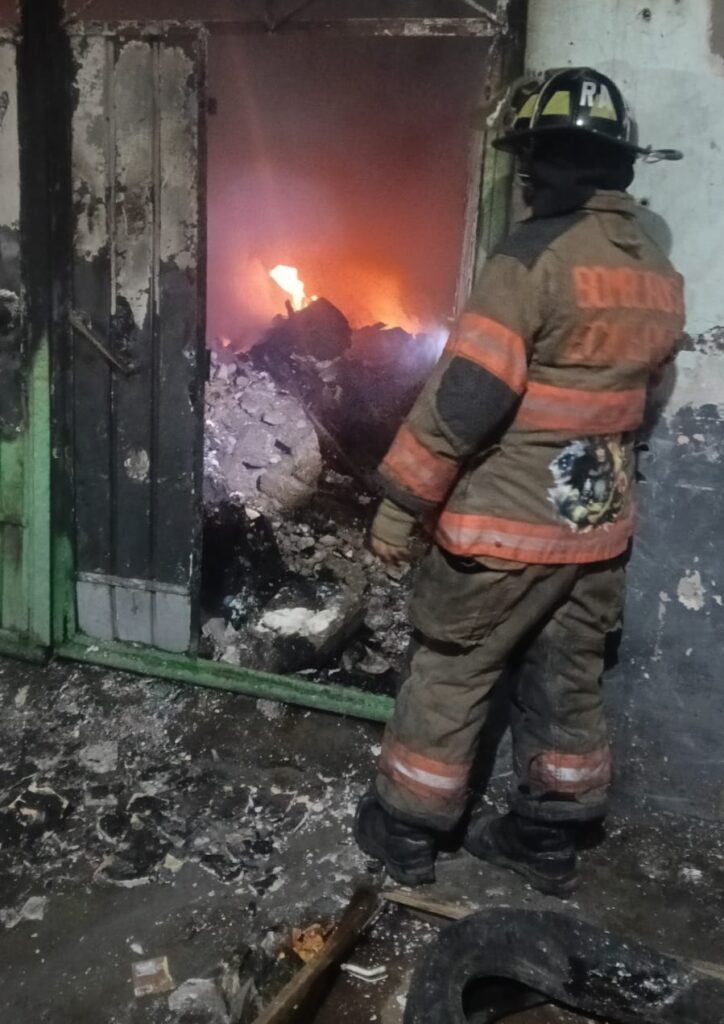 Se incendia vivienda en Ecatepec