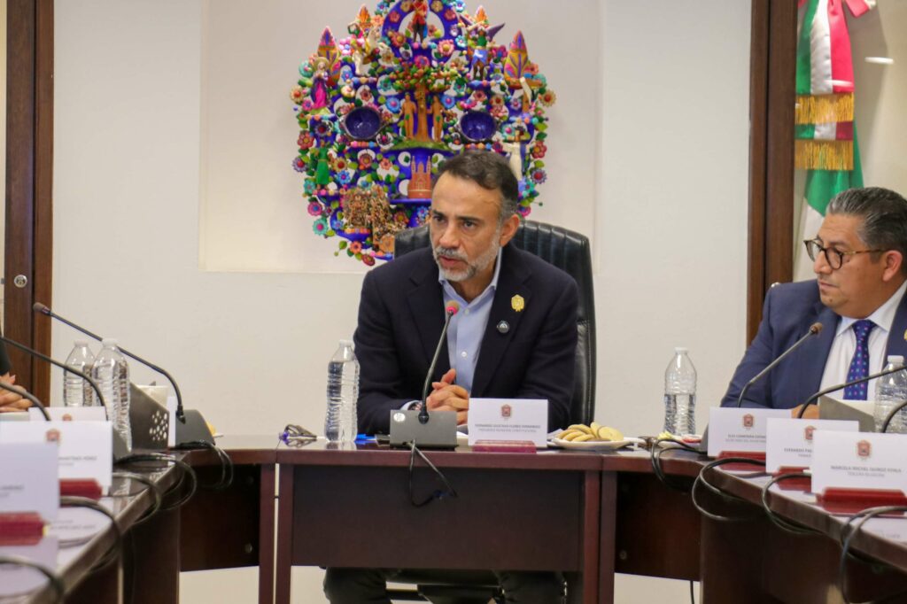 Alcalde de Metepec Fernando Flores anuncia incremento del 20 por ciento a salarios de policías