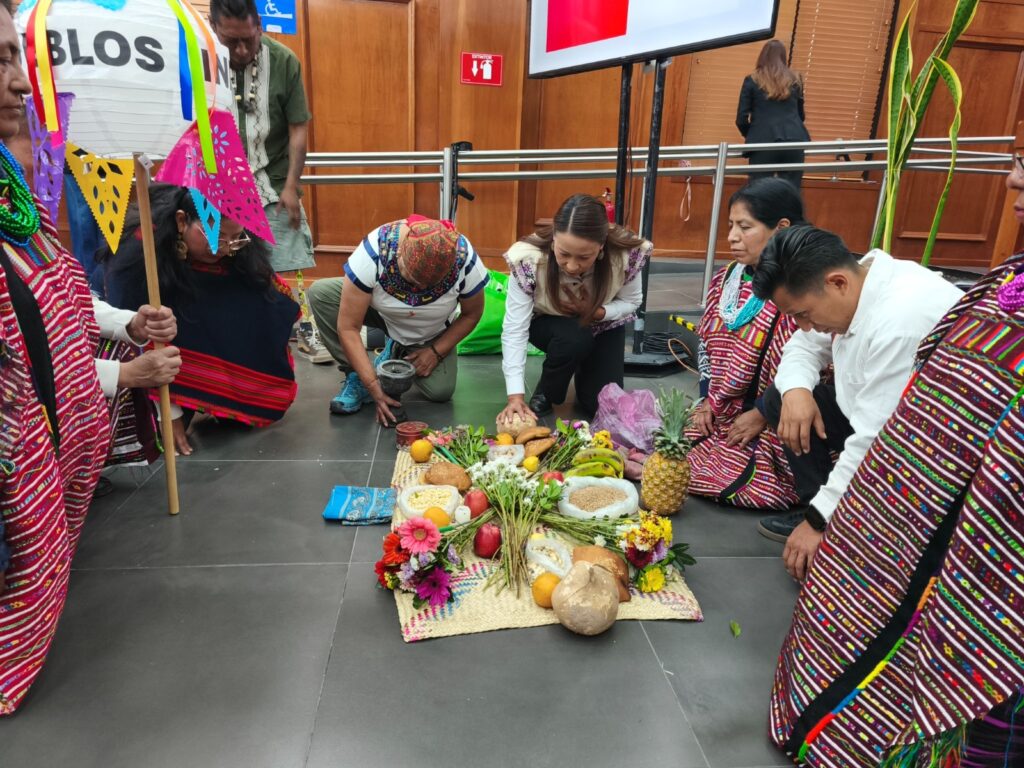 Reconocen el trabajo de Lety Mejía los pueblos indígenas y afromexiquenses en Edomex