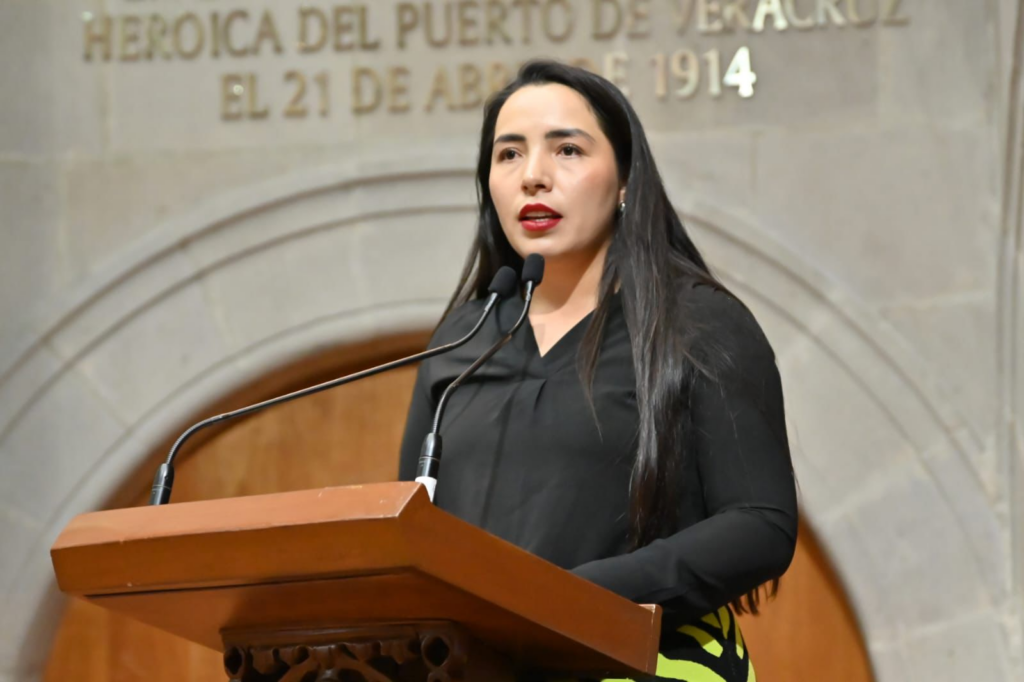 Propone Arleth Grimaldo ‘Huella Verde’ en los bajopuentes del Edomex