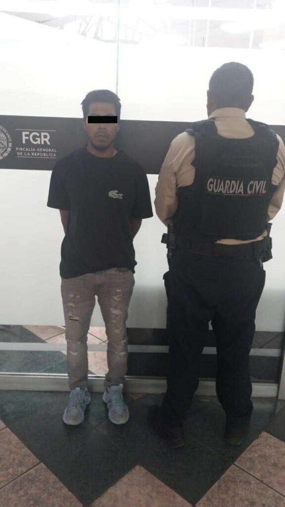 Guardia Civil de Tecámac detiene a presunto miembro del CJNG; llevaba arma abastecida, cristal y coca