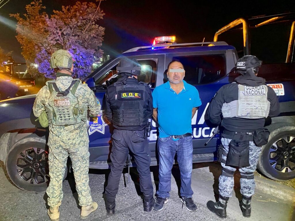 Cae sujeto que conducía «patrulla pirata» en Toluca