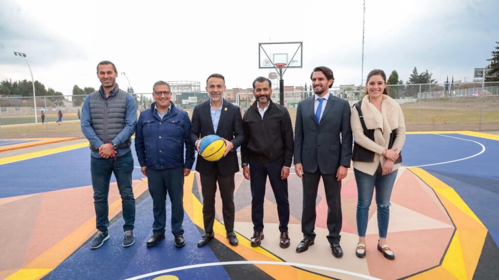Entrega alcalde de Metepec Fernando Flores, renovada Unidad Deportiva en San Salvador Tizatlalli