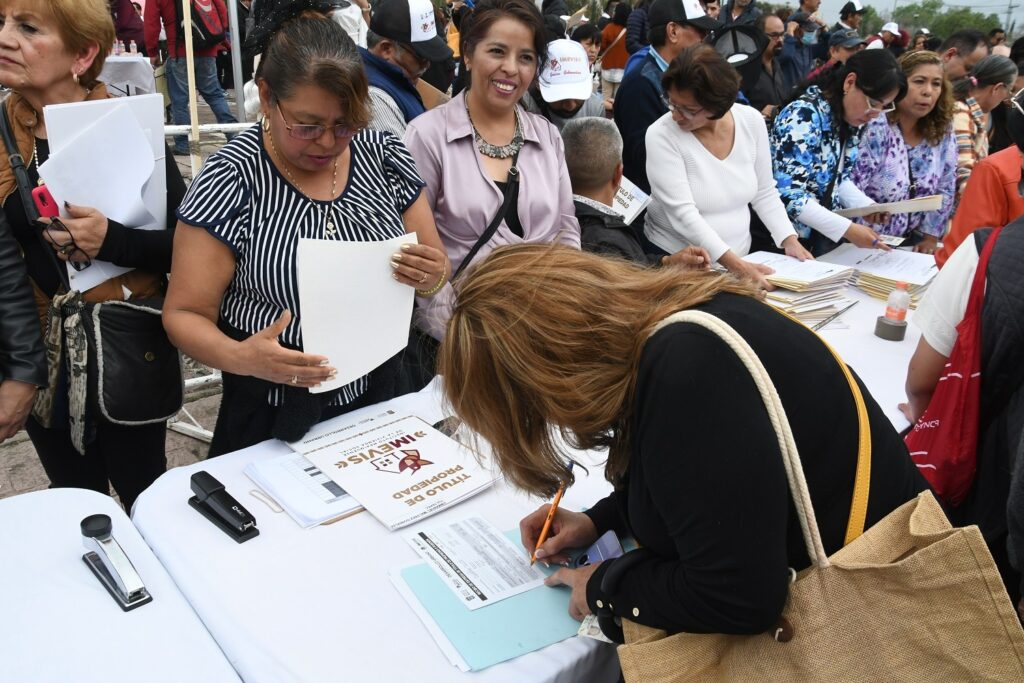 Anuncian escrituración de vivienda masiva en Edoméx