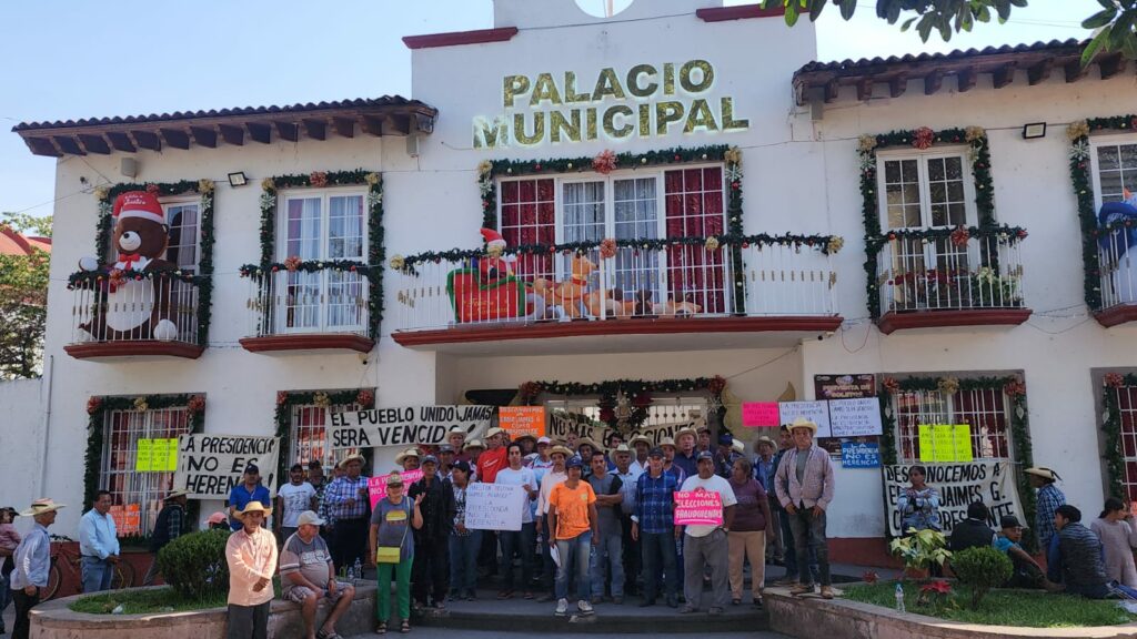 Toman presidencia municipal de Luvianos, para impedir instalación de nuevo ayuntamiento