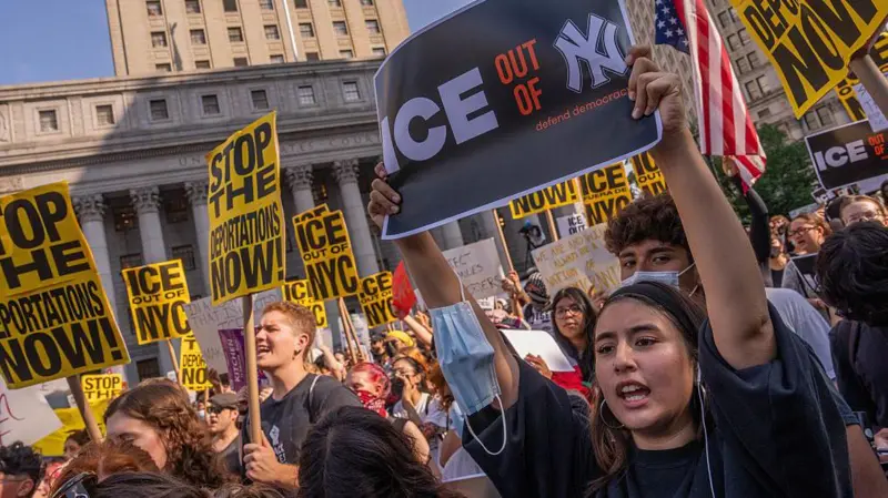 Las protestas contra ICE por las redadas migratorias se extienden