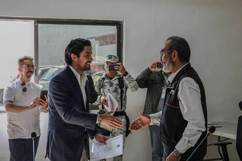 Luis Miranda Barrera recibe constancia de mayoría del INE que lo acredita como diputado federal electo