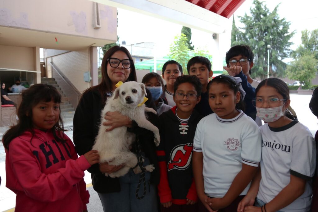Niñas y niños mexiquenses aprenden trato digno hacia los animales