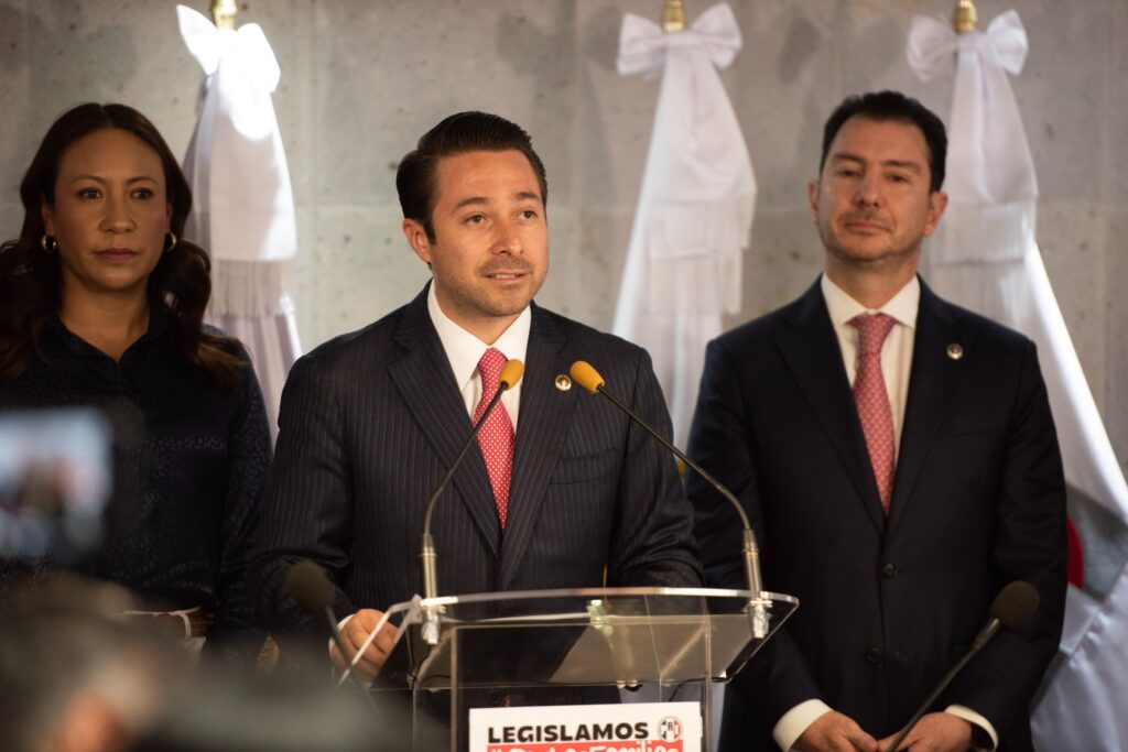 Propuesta legislativa del PRI busca limitar acceso a redes sociales en menores de 12 años