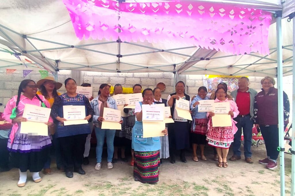 Tlachaloya, Cuexcontitlán, Autopan y Huichochitlán reciben capacitación para autonomía femenina