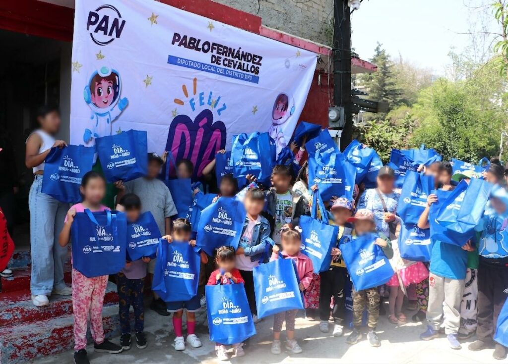 Diputado del PAN Edomex, Pablo Fernández de Cevallos lleva juguetes a niños y niñas en colonias de Toluca