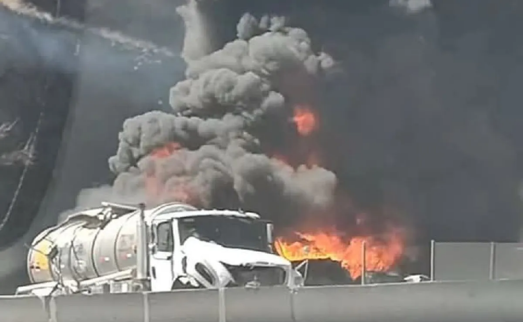 Explota pipa tras choque en autopista México-Querétaro