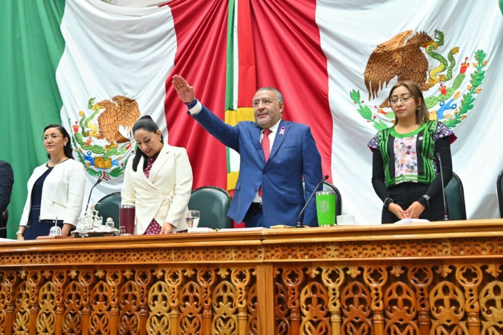 Morena defiende avances, oposición exige cuentas claras
