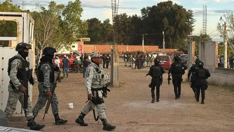 Al menos 11 muertos en un ataque armado en un campo de fútbol en México