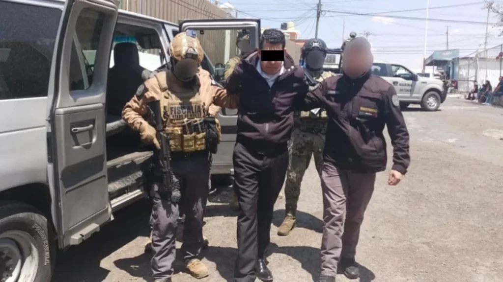 Operativo Enjambre: capturan a ex subdirector de Seguridad Pública de Chicoloapan por trabajar para la Familia Michoacana