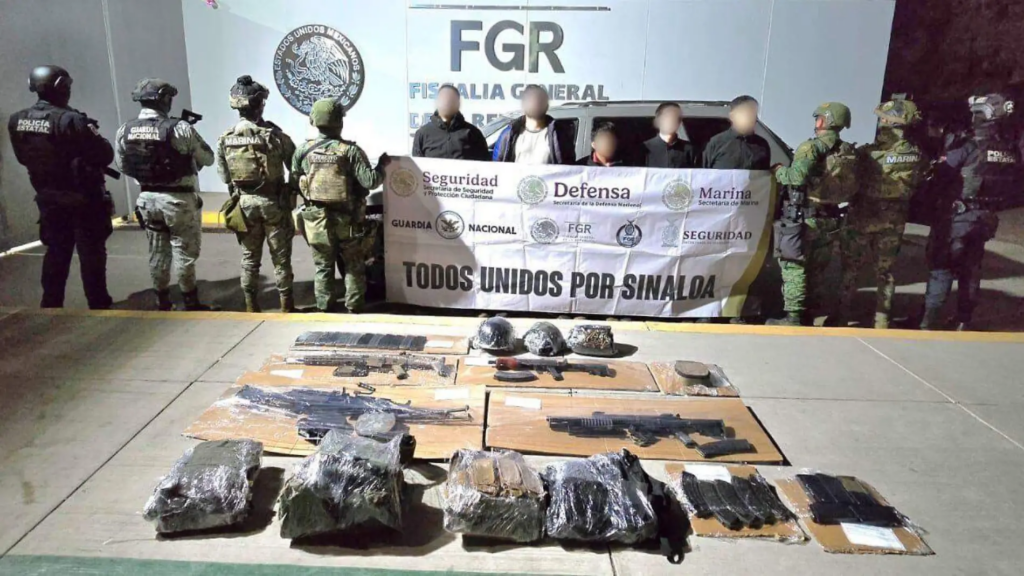 Arrestan a cinco con arsenal, un blindado y equipo táctico en Elota, Sinaloa