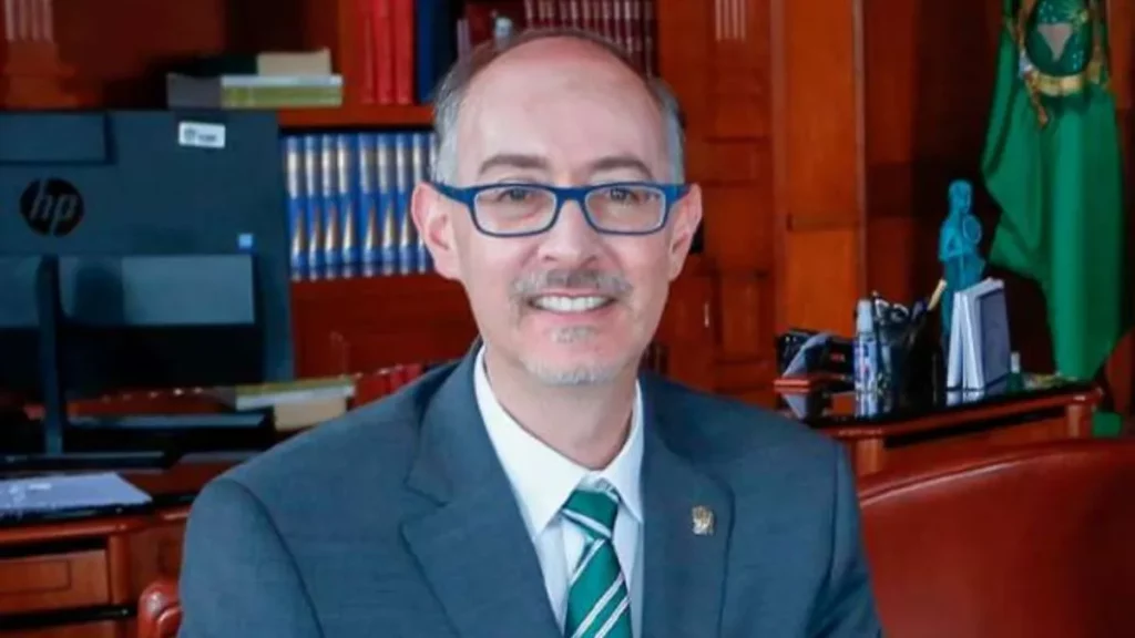 Renuncia rector de la UAEMéx Carlos Eduardo Barrera Díaz