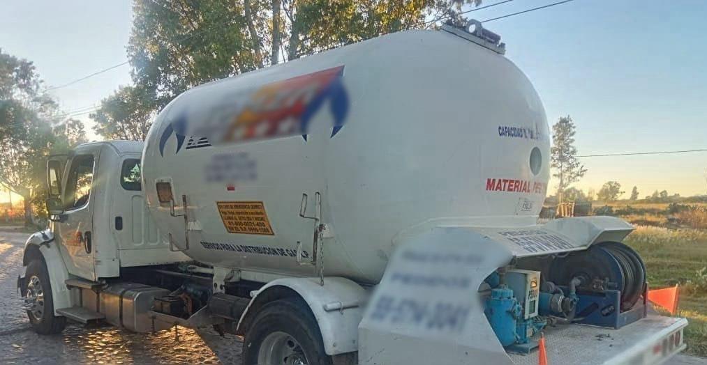Aseguran una pipa y una toma clandestina de gas LP