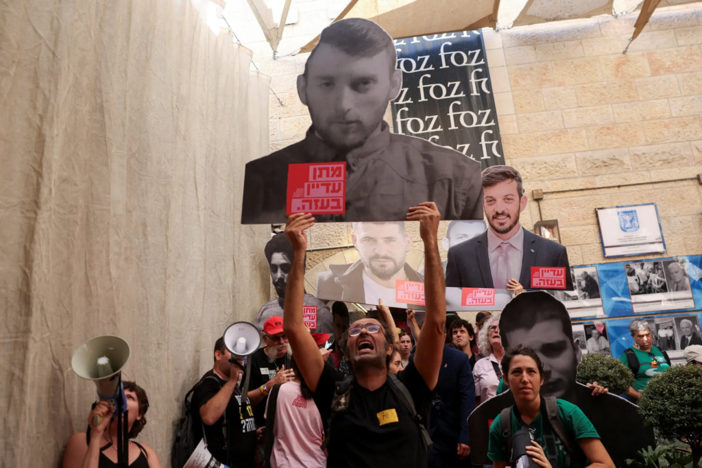 Las fuerzas terrestres israelíes causan caos al entrar en Ciudad de Gaza