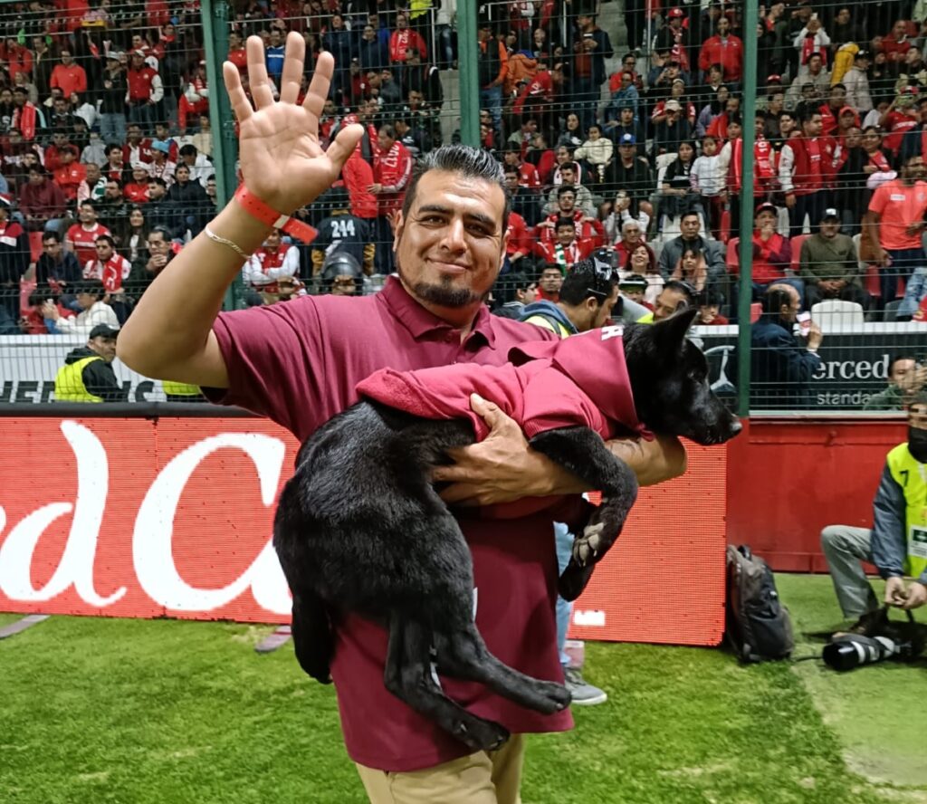 Se unen Cepanaf y Club Deportivo Toluca para promover la adopción de seres sintientes
