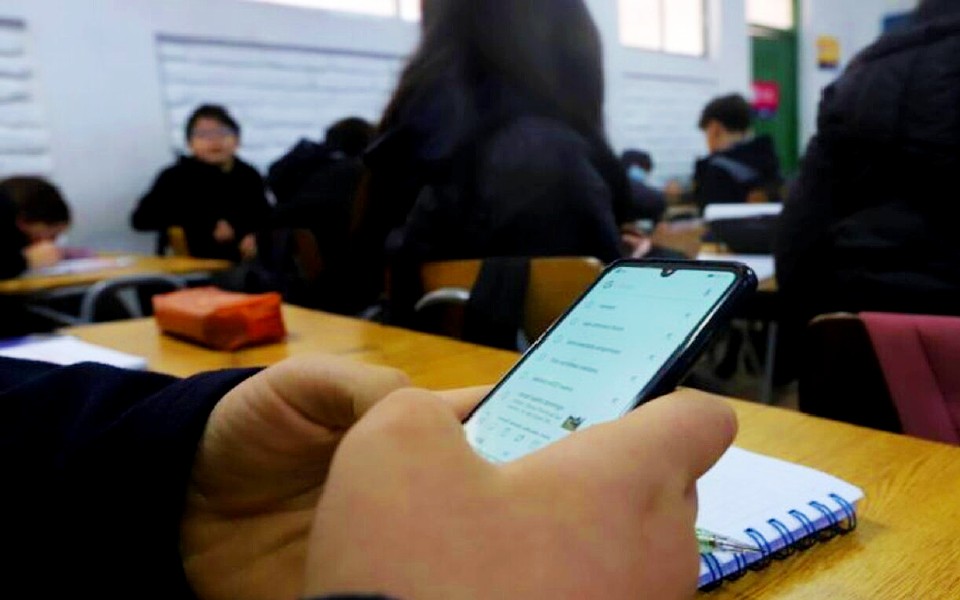 Celulares sólo para fines académicos o emergencias en escuelas del Edomex