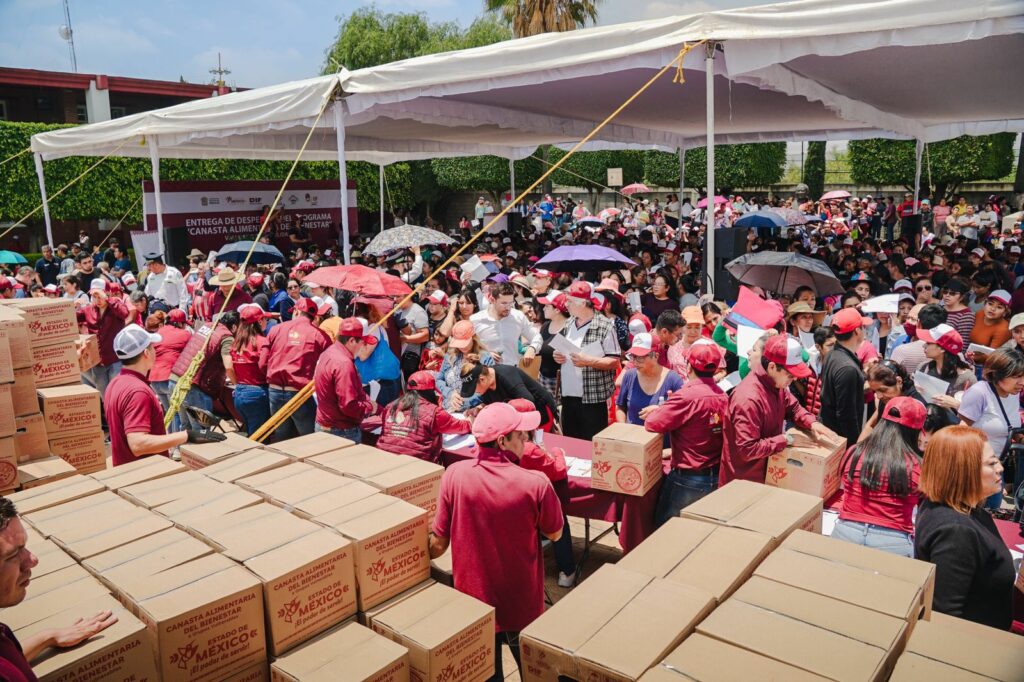 Llegan más de 3 mil canastas alimentarias a Valle de Chalco y Toluca