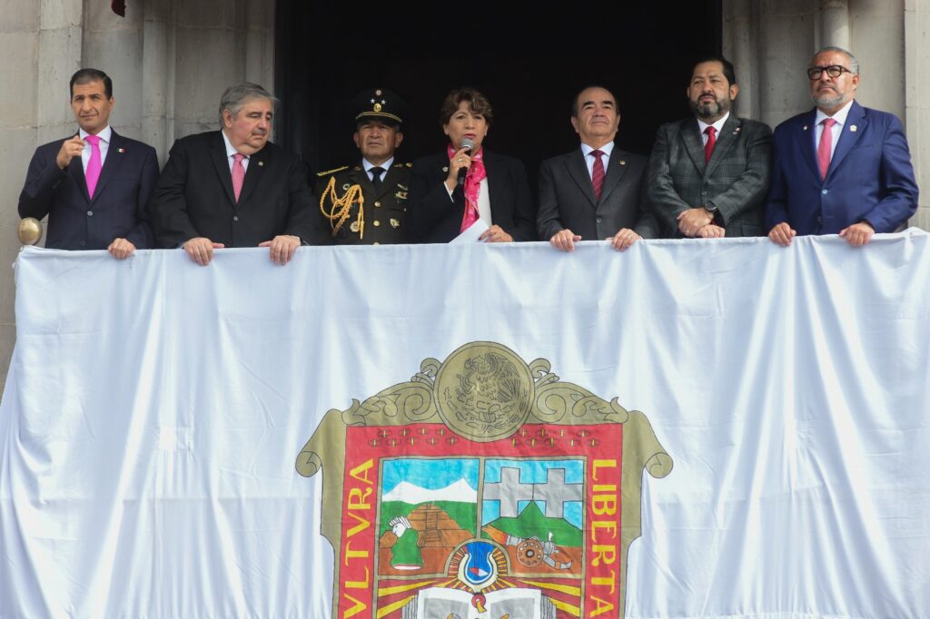 Encabeza Delfina Gómez desfile por el CCXIV Aniversario de la Independencia de México; rinde homenaje a fallecidos en Jilotzingo