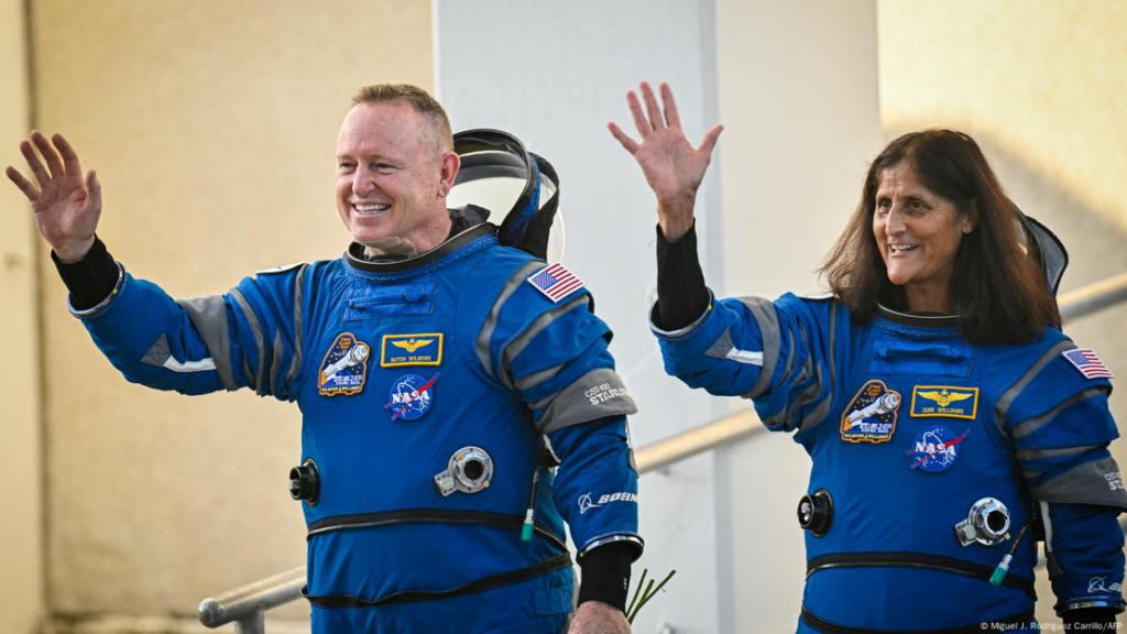 Astronautas varados en el espacio llegan a la Tierra