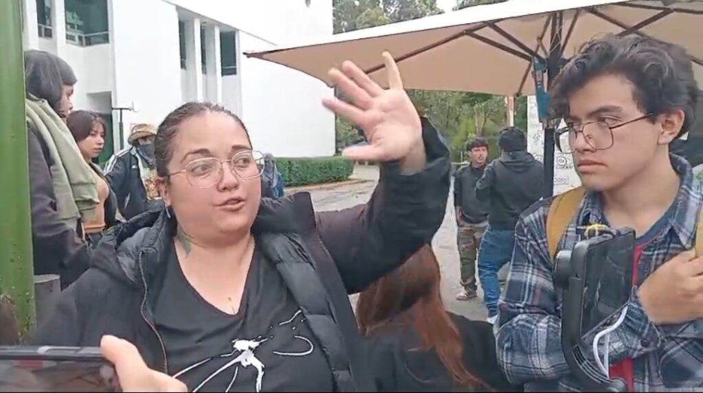 Estudiantes de la UAEMéx urgen a liberar la Facultad de Ciencias Políticas; exigen regreso a clases