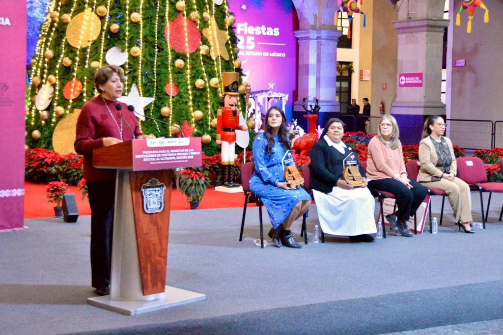 Asiste Martha Camacho a premiación de IAP