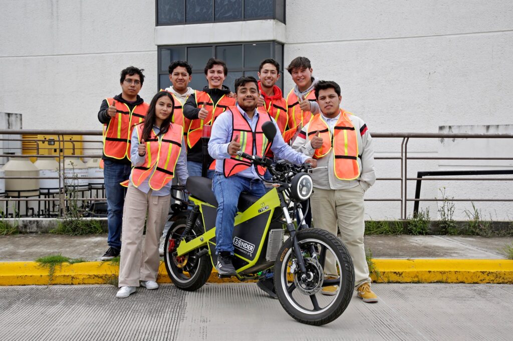 Estudiantes mexiquenses diseñan moto eléctrica que ya se vende