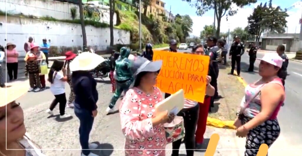 Por falta de agua, vecinos de Toluca bloquean Paseo Matlazincas