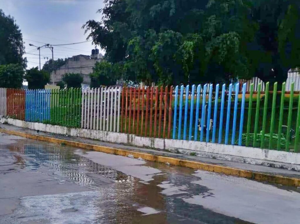 Fuga de agua deja a colonos sin el líquido