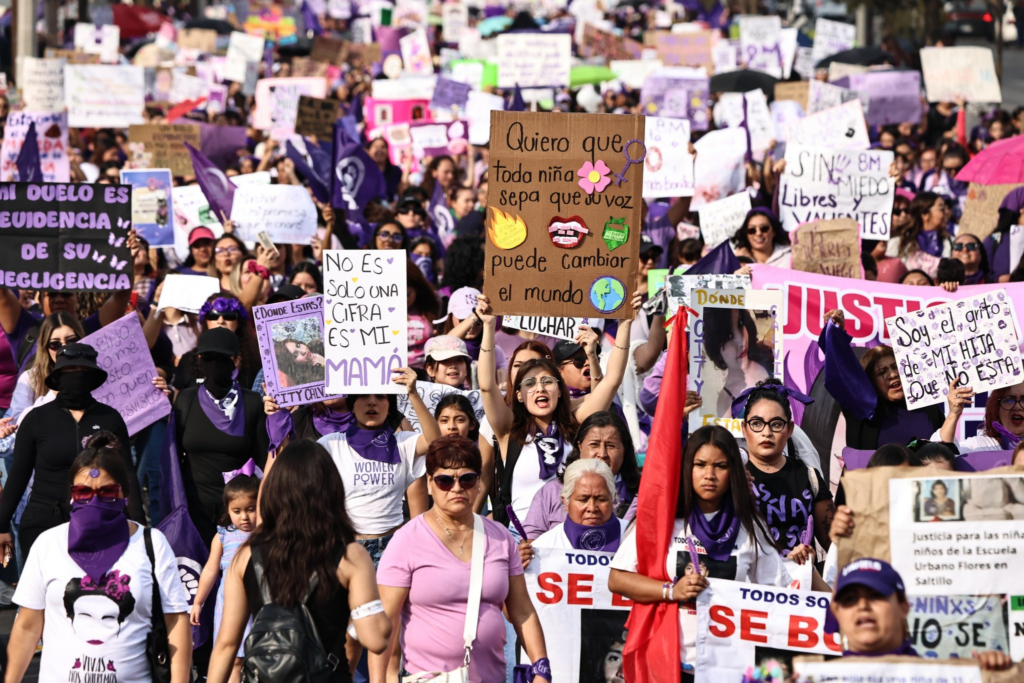 Miles de mujeres marchan en México durante el 8M para exigir igualdad y alto a la violencia