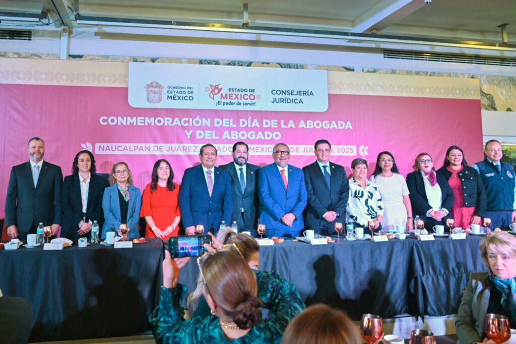 Participa presidente de la Jucopo, Francisco Vázquez en ceremonia del Día de la y el Abogado