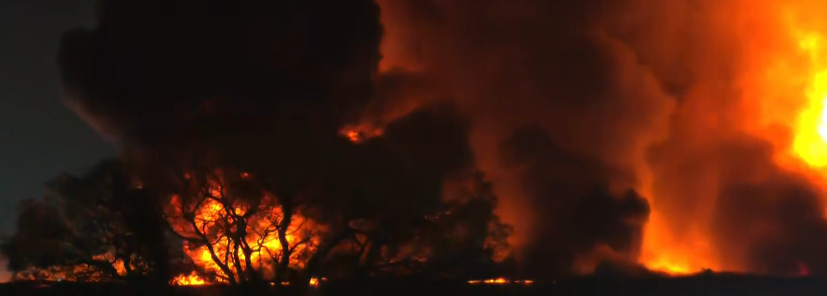 Fuerte Incendio en Xochimilco en Fábrica de Plásticos en Potrero de San Bernardino