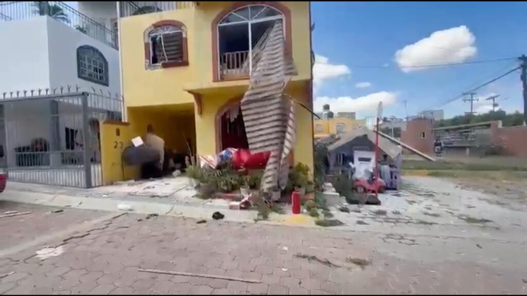 Deja cuatro lesionados explosión de vivienda en Ecatepec