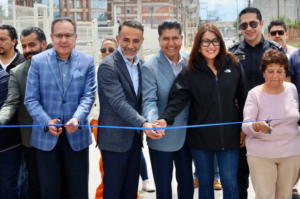 Vecinos de Santa Cruz y San Mateo estrenan renovada calle Pedro Ascencio en Metepec