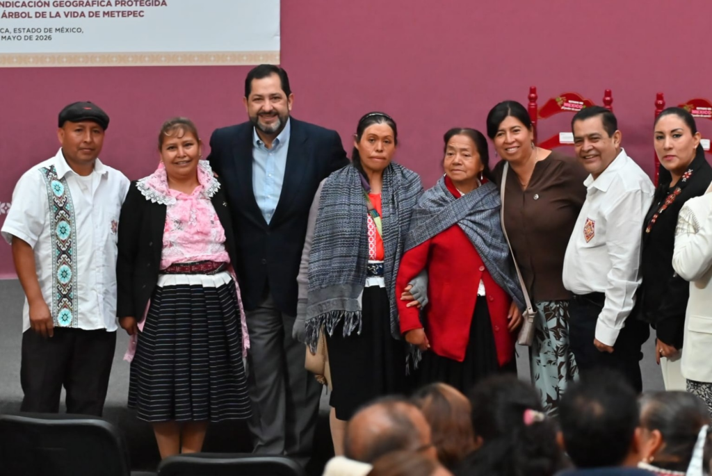 Congresistas acompañan declaratoria de protección del Árbol de la Vida