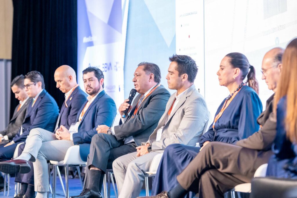 Acude Ricardo Moreno al foro «Alcaldes Hablando con Alcaldes