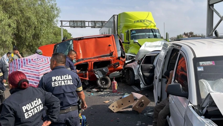 Choque múltiple colapsa el Circuito Exterior Mexiquense rumbo a Las Américas en Ecatepec