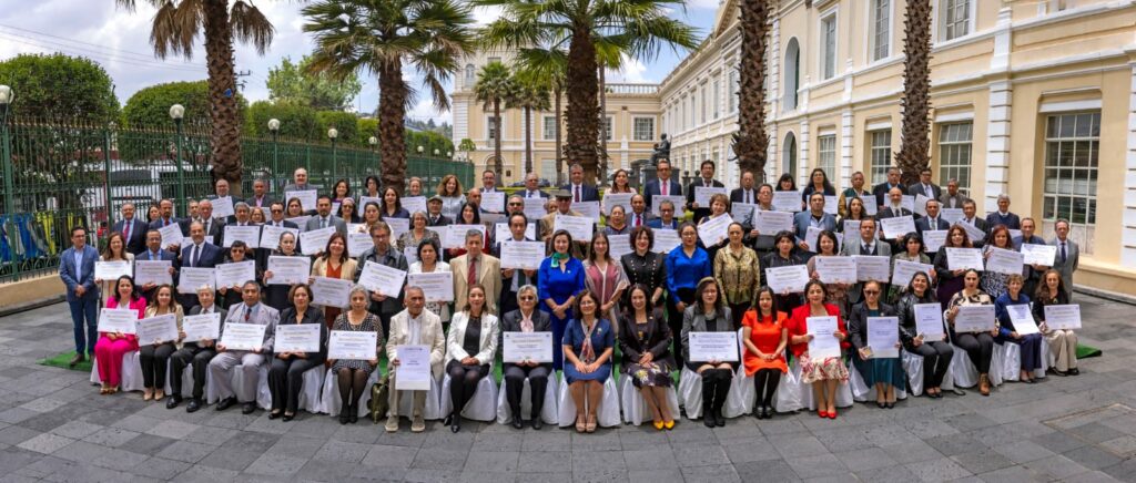 La docencia, pilar de la transformación universitaria: homenaje a 220 académicos