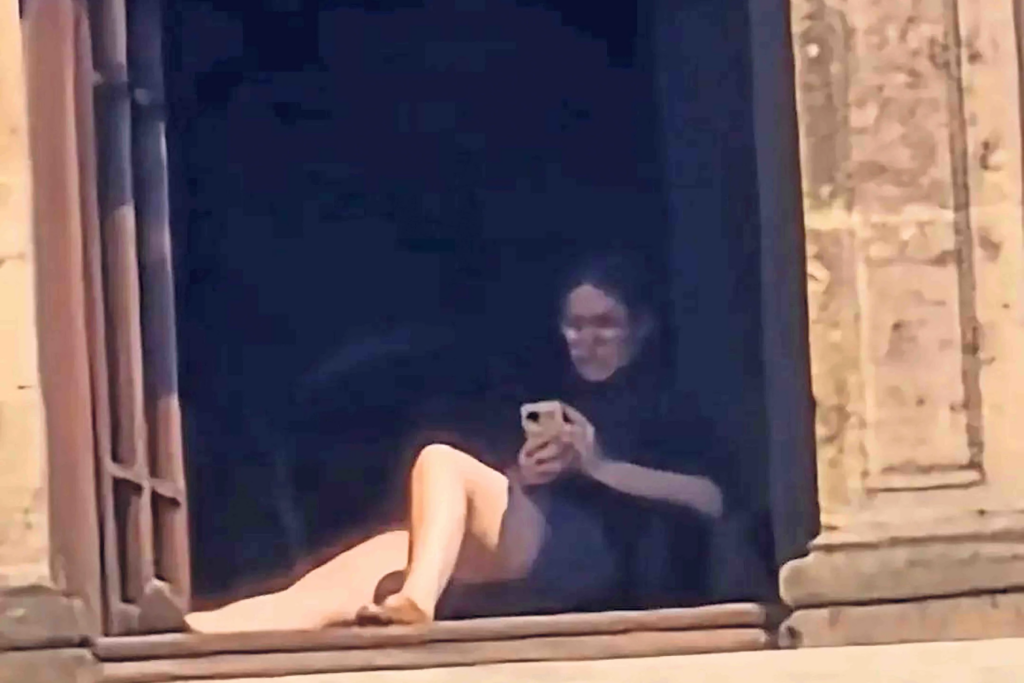 Por tomar el sol en Palacio, mujer termina sancionada