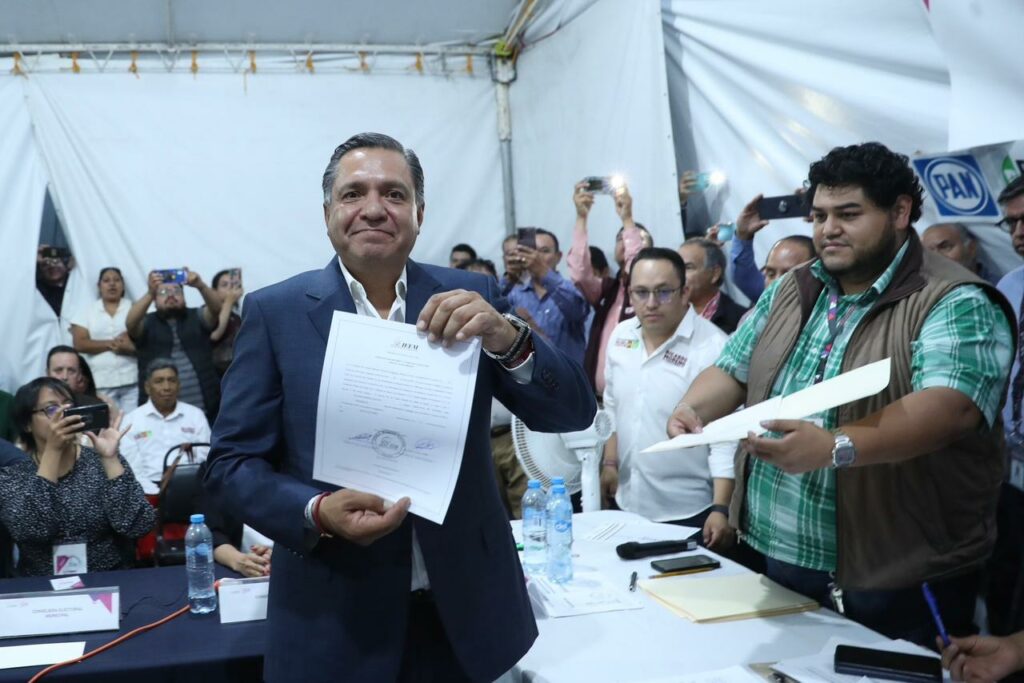 Recibe Ricardo Moreno Constancia de Mayoría que lo acredita como alcalde electo de Toluca
