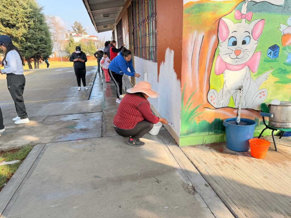 Ricardo Moreno encabeza equipo para poner guapas cerca de 60 escuelas