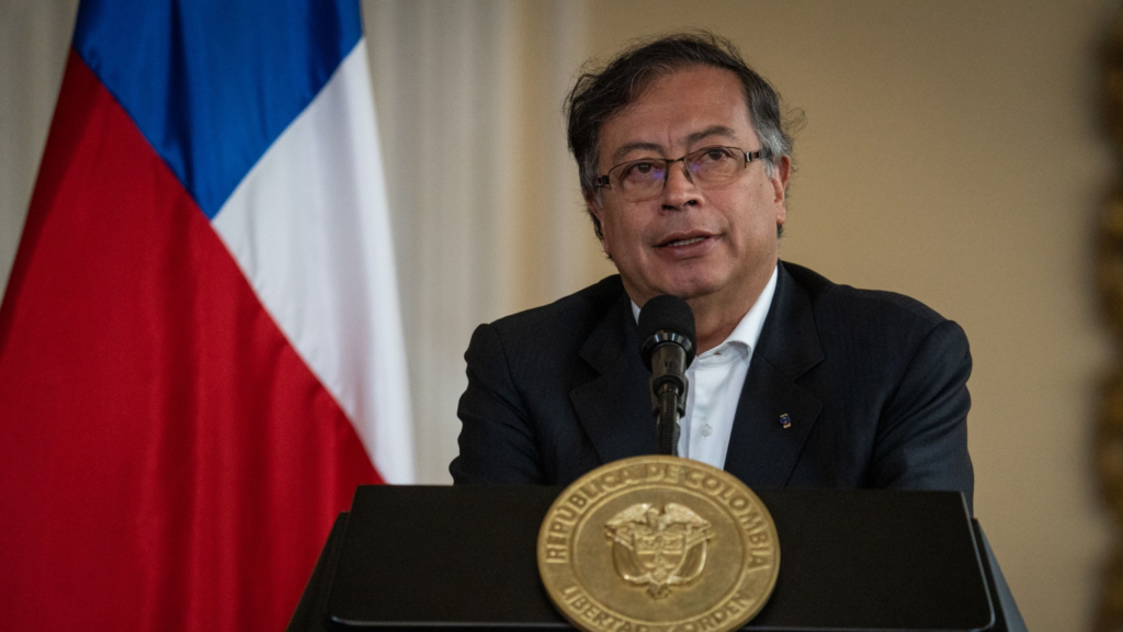 Petro ofrece apoyo económico a colombianos indocumentados en EE.UU.