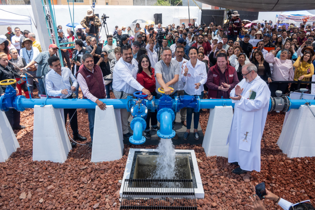 Cumple Ricardo Moreno compromiso de entregar más agua a la delegación La Maquinita