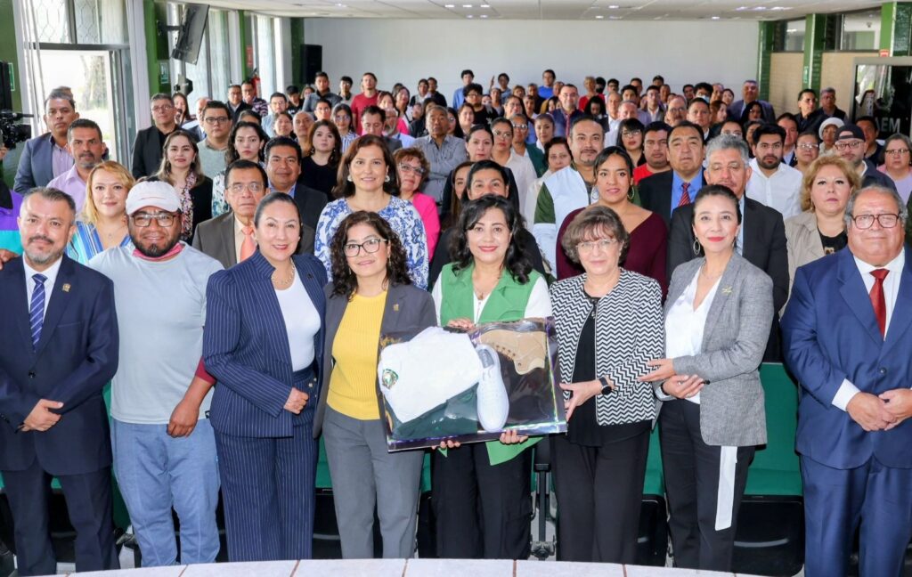 Entrega rectora de la UAEMéx complementos de trabajo en Tenancingo y Valle de Chalco
