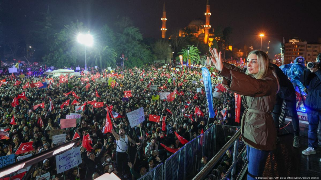 UE insta a Turquía a respetar los «valores democráticos»
